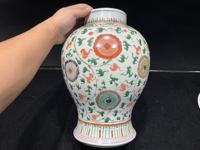 古玩陶瓷花卉紋青花五彩將軍罐真品鑒賞圖