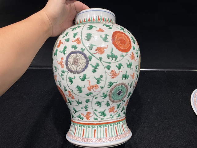 古玩陶瓷花卉紋青花五彩將軍罐真品鑒賞圖