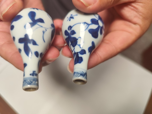 古玩陶瓷清康熙 青花纏枝花卉紋小瓶一對真品鑒賞圖