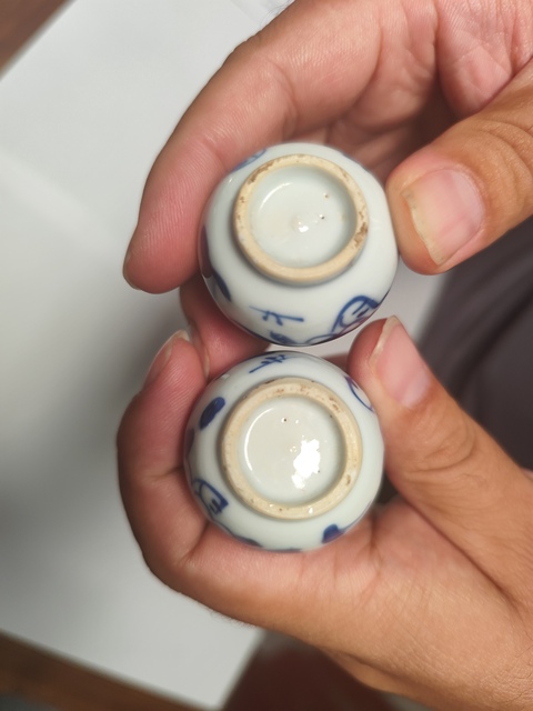 古玩陶瓷清康熙 青花纏枝花卉紋小瓶一對真品鑒賞圖