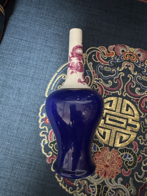 古玩陶瓷藍釉描金胭脂紅彩龍紋瓶真品鑒賞圖