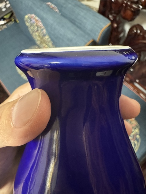 古玩陶瓷藍釉描金胭脂紅彩龍紋瓶真品鑒賞圖