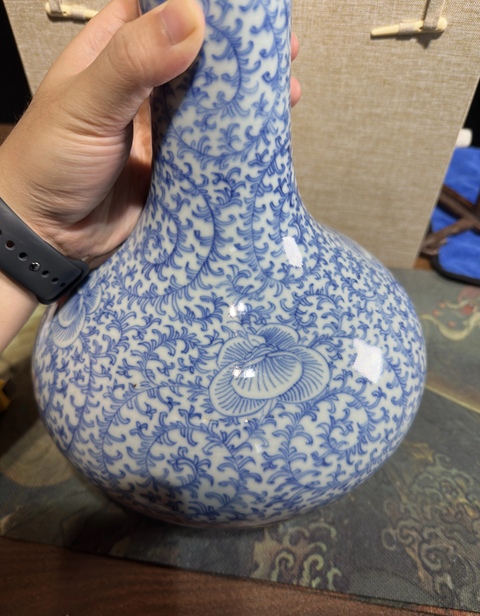 古玩陶瓷青花淡描纏枝蓮紋荸薺瓶真品鑒賞圖