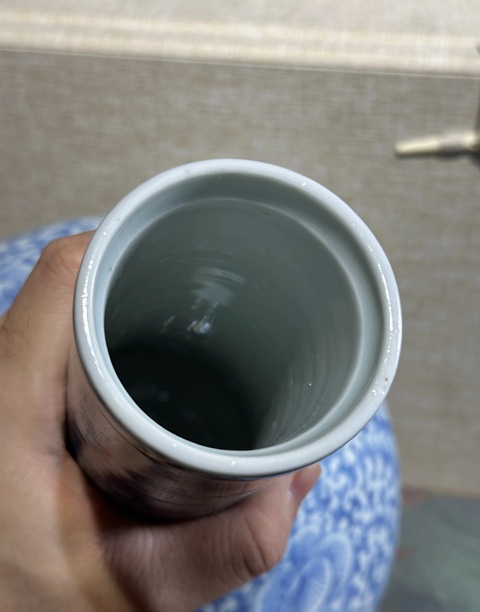 古玩陶瓷青花淡描纏枝蓮紋荸薺瓶真品鑒賞圖