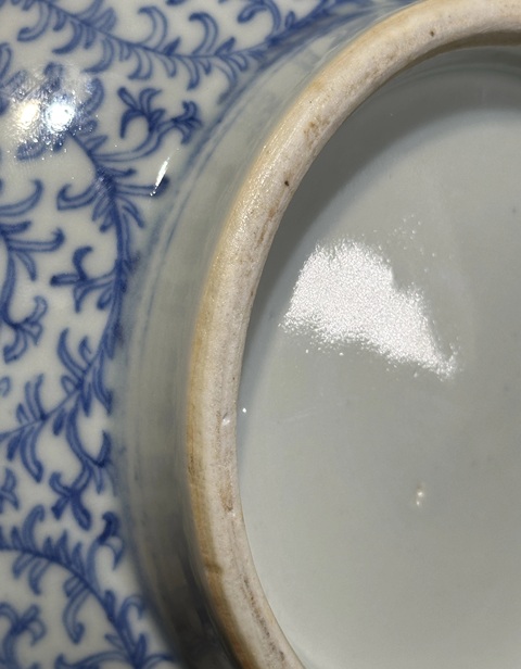 古玩陶瓷青花淡描纏枝蓮紋荸薺瓶真品鑒賞圖