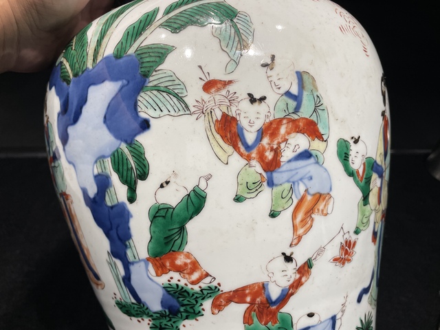 古玩陶瓷青花五彩仕女嬰戲紋將軍罐真品鑒賞圖