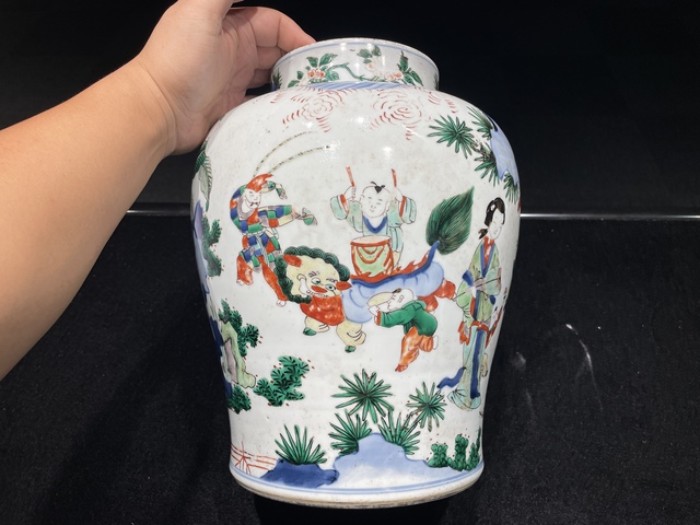 古玩陶瓷青花五彩仕女嬰戲紋將軍罐真品鑒賞圖