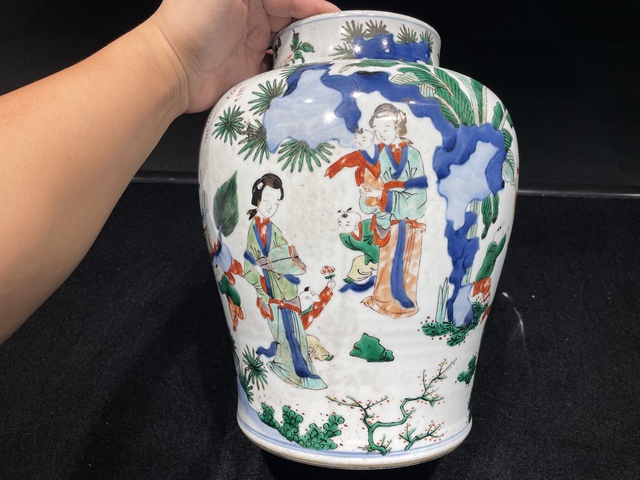 古玩陶瓷青花五彩仕女嬰戲紋將軍罐真品鑒賞圖