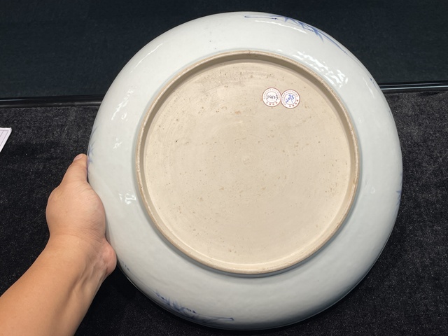 古玩陶瓷人物山水青花盤真品鑒賞圖