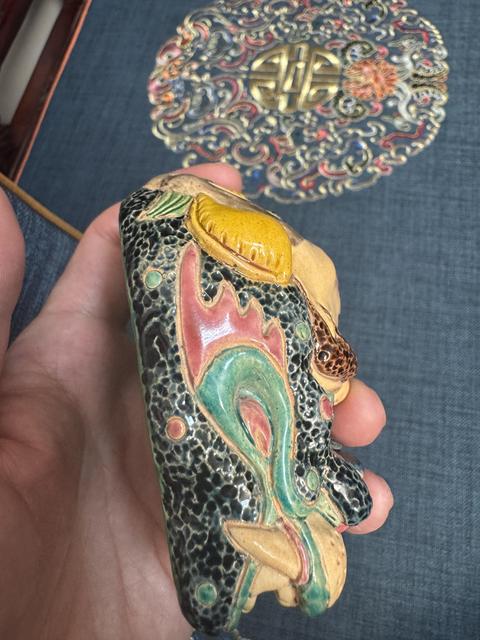 古玩陶瓷五彩瑞獸擺件真品鑒賞圖