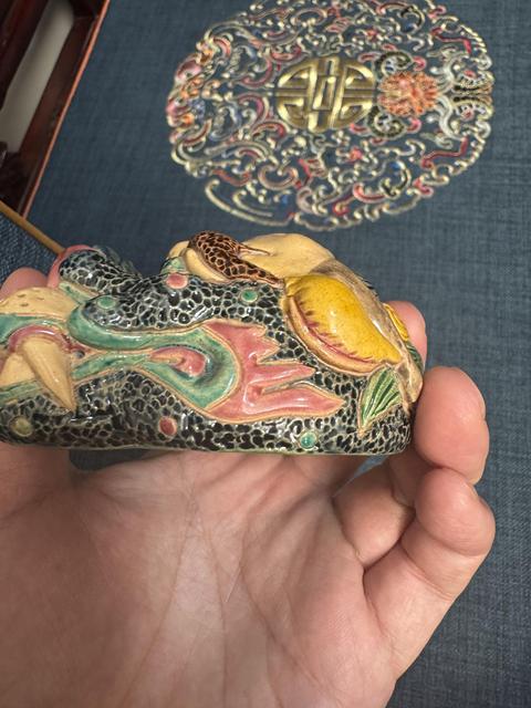 古玩陶瓷五彩瑞獸擺件真品鑒賞圖