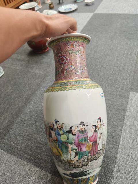 古玩陶瓷粉彩人物故事紋瓶真品鑒賞圖