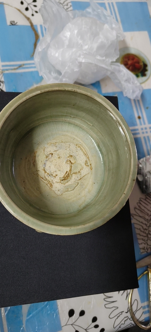 古玩陶瓷龍泉窯青釉三足香爐真品鑒賞圖