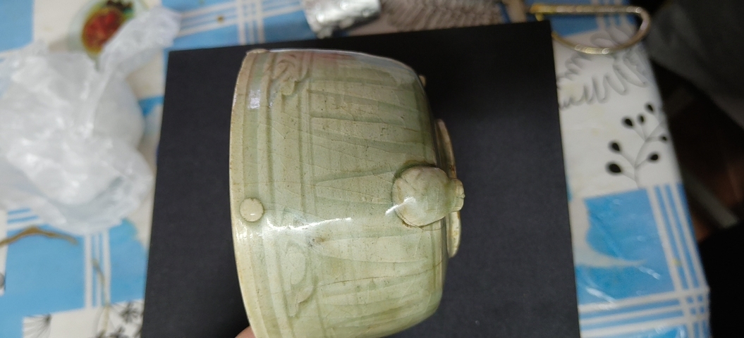 古玩陶瓷龍泉窯青釉三足香爐真品鑒賞圖