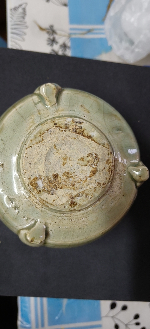 古玩陶瓷龍泉窯青釉三足香爐真品鑒賞圖