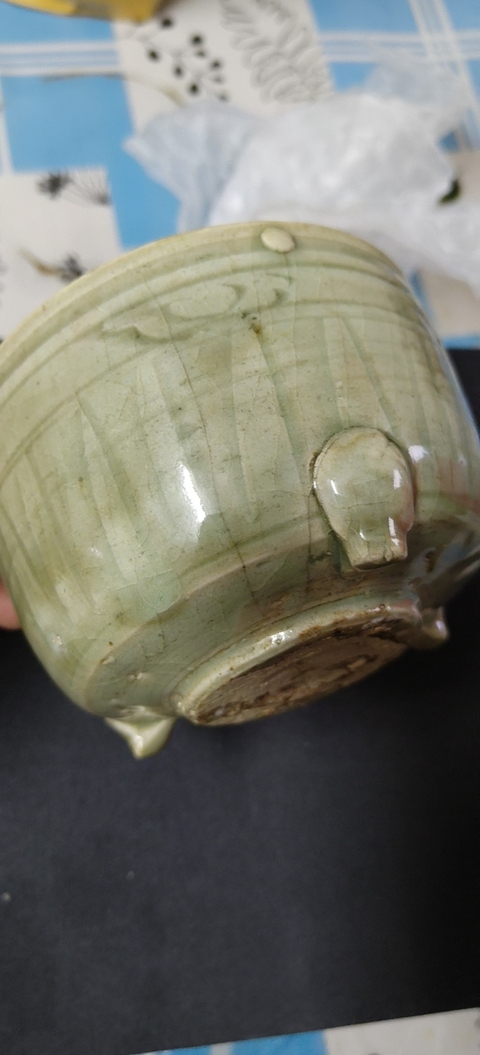 古玩陶瓷龍泉窯青釉三足香爐真品鑒賞圖