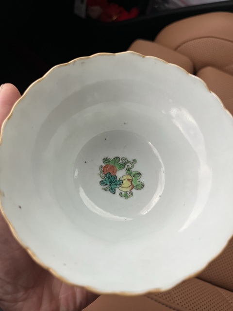古玩陶瓷花蝶紋粉彩花口杯真品鑒賞圖