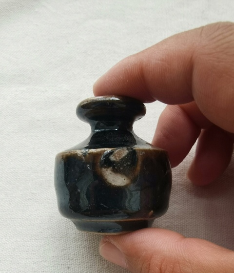 古玩陶瓷黑釉小瓶真品鑒賞圖