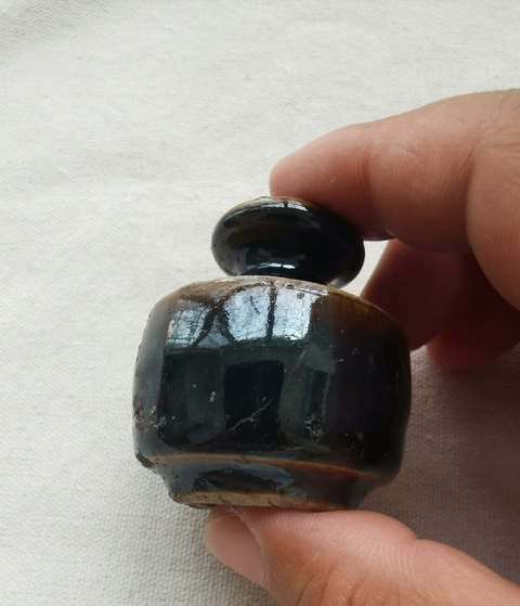 古玩陶瓷黑釉小瓶真品鑒賞圖