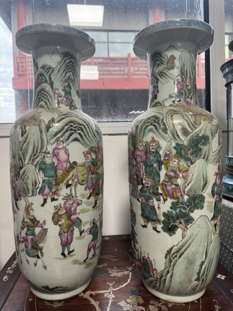 古玩陶瓷人物紋粉彩盤口瓶真品鑒賞圖