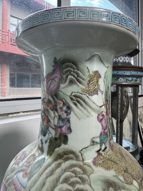 古玩陶瓷人物紋粉彩盤口瓶真品鑒賞圖