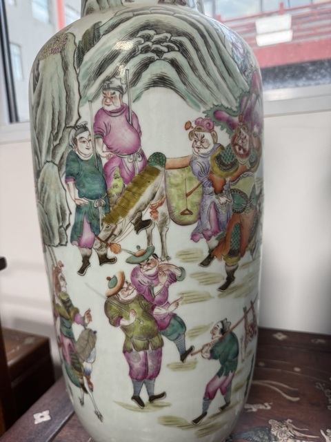 古玩陶瓷人物紋粉彩盤口瓶真品鑒賞圖