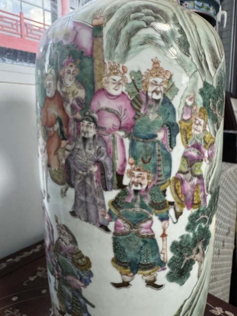 古玩陶瓷人物紋粉彩盤口瓶真品鑒賞圖