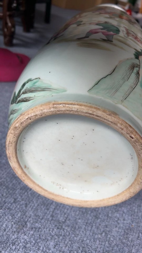 古玩陶瓷人物紋粉彩盤口瓶真品鑒賞圖