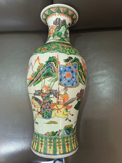 古玩陶瓷五彩刀馬人物觀音瓶真品鑒賞圖