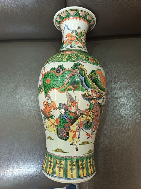 古玩陶瓷五彩刀馬人物觀音瓶真品鑒賞圖