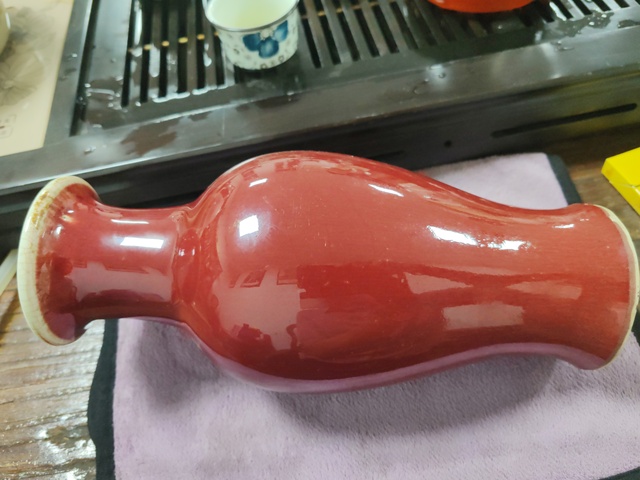 古玩陶瓷紅釉觀音瓶真品鑒賞圖