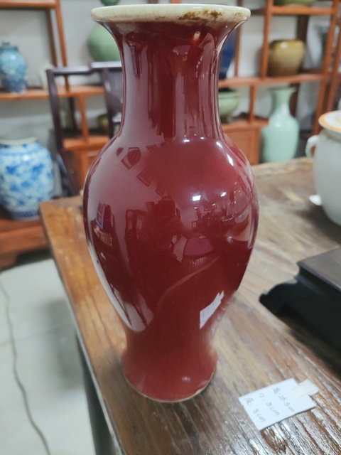 古玩陶瓷紅釉觀音瓶真品鑒賞圖
