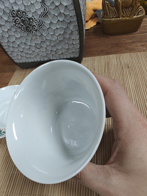 古玩陶瓷粉彩花卉紋茶碗真品鑒賞圖