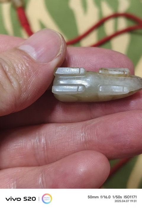 古玩玉器和田玉生肖豬題材掛件真品鑒賞圖