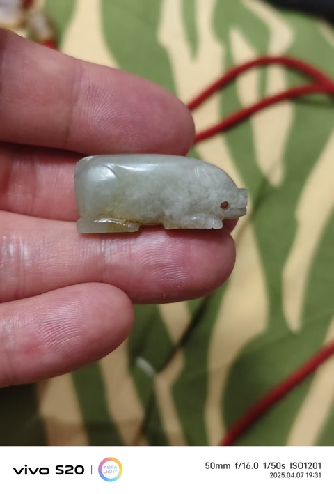 古玩玉器和田玉生肖豬題材掛件真品鑒賞圖