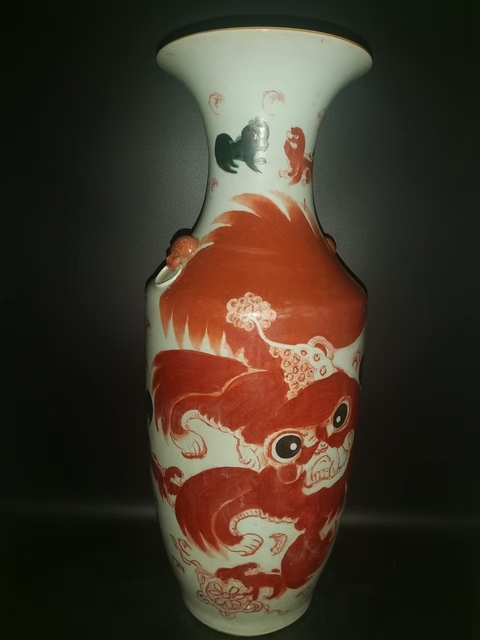 古玩陶瓷五彩獅子紋雙耳瓶拍賣，當(dāng)前價(jià)格9998元