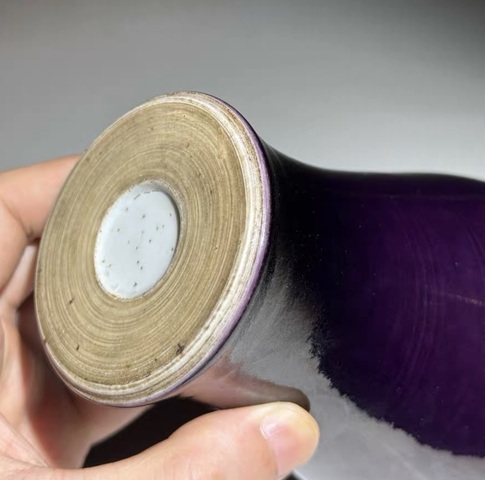 古玩陶瓷茄皮紫釉梅瓶真品鑒賞圖