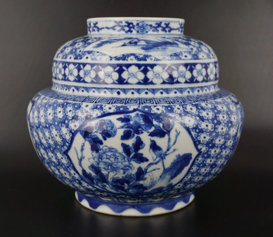 古玩陶瓷人物花鳥紋青花罐真品鑒賞圖