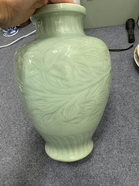 古玩陶瓷民國·豆青釉刻花卉紋尊 真品鑒賞圖