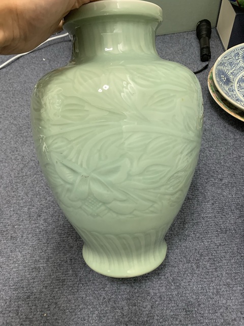 古玩陶瓷民國·豆青釉刻花卉紋尊 真品鑒賞圖