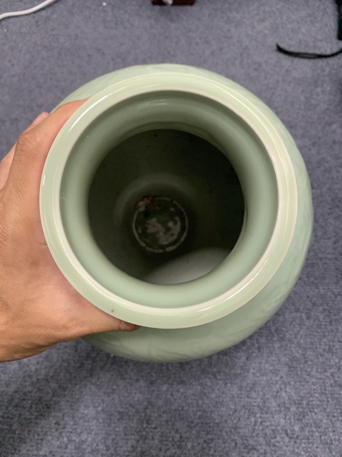 古玩陶瓷民國·豆青釉刻花卉紋尊 真品鑒賞圖