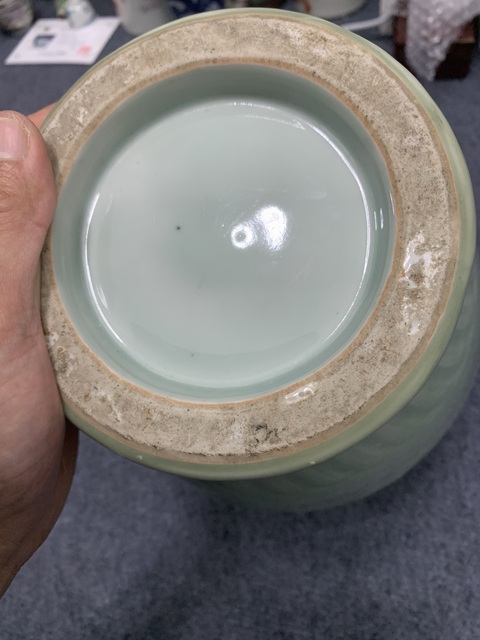 古玩陶瓷民國·豆青釉刻花卉紋尊 真品鑒賞圖