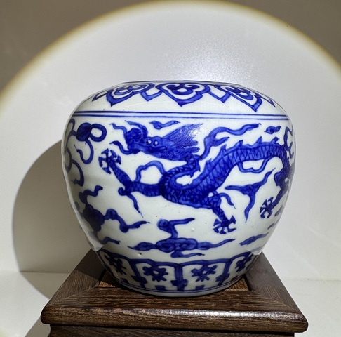 古玩陶瓷明嘉靖 青花龍紋罐(官窯)拍賣,當前價格128000元