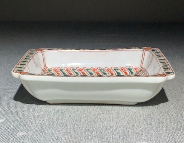 古玩陶瓷日本明治五彩花卉紋盤真品鑒賞圖