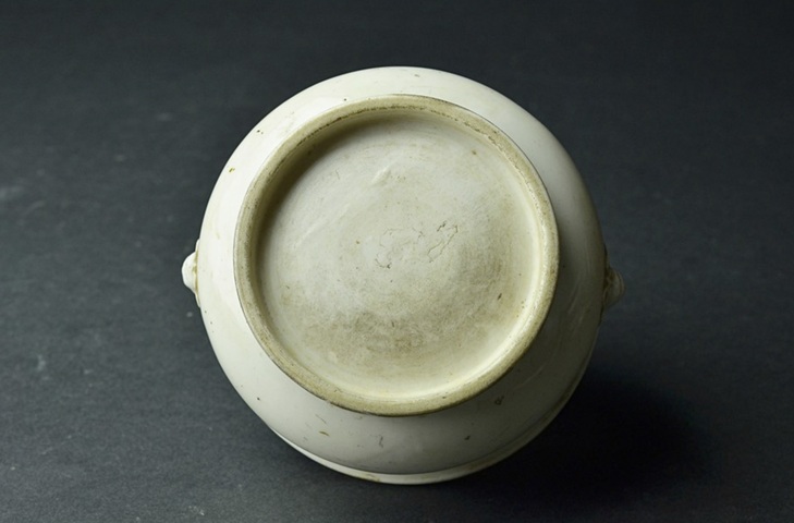 古玩陶瓷德化窯雙鋪首圈足香爐真品鑒賞圖