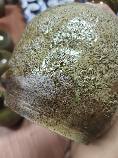 古玩陶瓷黃釉平底印花瓶真品鑒賞圖