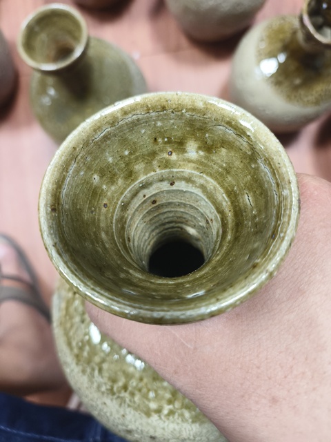 古玩陶瓷黃釉平底印花瓶真品鑒賞圖