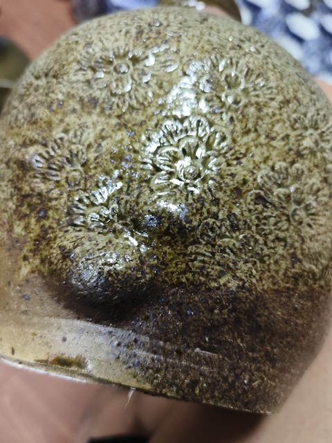 古玩陶瓷黃釉平底印花瓶真品鑒賞圖