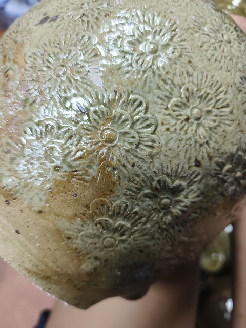 古玩陶瓷黃釉平底印花瓶真品鑒賞圖