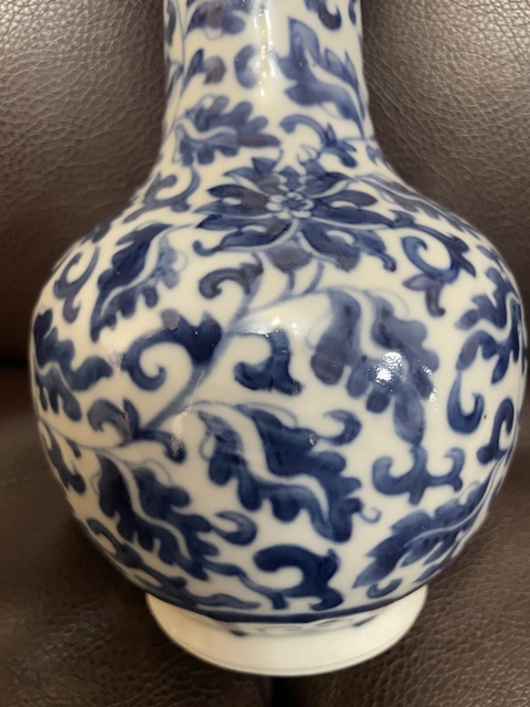 古玩陶瓷花卉紋青花長頸瓶真品鑒賞圖